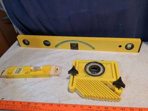 lot 269 image: Montgomery Level Company Spirit Level and STABILA Torpedo Level Lot