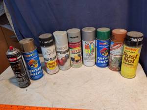 lot 272 image: Lot of 8 Spray Paint Cans Assorted Brands and Colors
