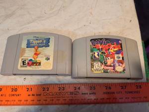 lot 280 image: Nintendo 64 Banjo-Kazooie and Tiger�s Honey Hunt Game Cartridges Lot of 2