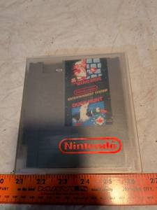 lot 281 image: Nintendo Entertainment System Duck Hunt Game Cartridge and booklet