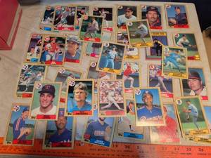 lot 292 image: Topps Baseball Trading Cards Lot 1980s Multiple Players Teams
