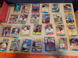lot 293 image: Topps Sports Cards Lot Multiple Players Baseball Soccer 1980s-1990s