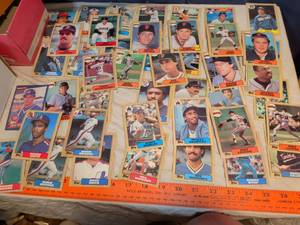 lot 295 image: Topps Baseball Trading Cards Lot 1980s Players Multiple Teams