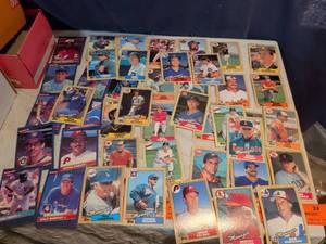 lot 297 image: Topps Baseball Trading Cards Lot 1980s Manager Players Multi-Set Collection