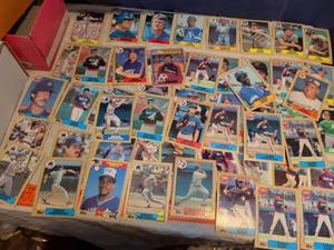 lot 298 image: Topps Baseball Card Collection Lot 1980s Astros Rangers Brewers