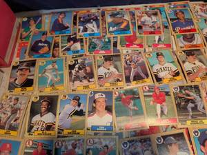 lot 299 image: Topps Baseball Trading Cards Lot 1987 Pirates Astros Cardinals Brewers
