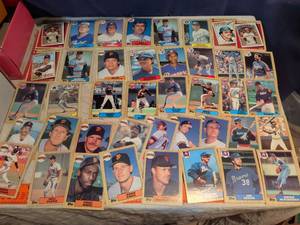 lot 300 image: Topps Baseball Cards Lot 1980s Pirates Pirates Red Sox Giants Astros Braves