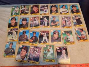 lot 303 image: Topps 1987 San Diego Padres Baseball Cards Lot 34 Cards