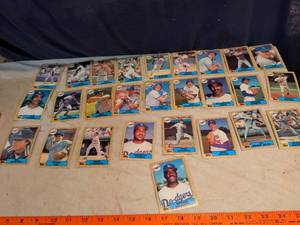 lot 304 image: Topps Los Angeles Dodgers Baseball Cards Lot 1980s