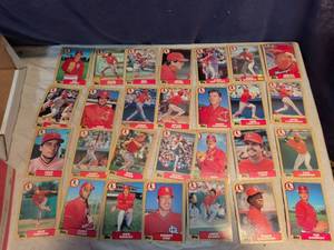 lot 305 image: Topps St. Louis Cardinals Baseball Trading Cards Lot 1987