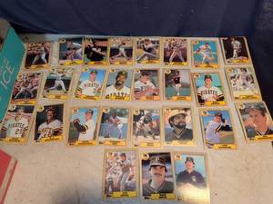 lot 307 image: Topps Pittsburgh Pirates Baseball Cards Lot 30 Cards 1987