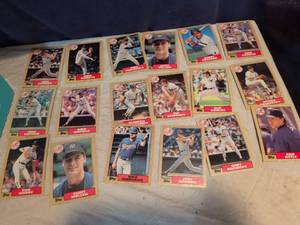 lot 313 image: Topps 1987 Baseball Cards New York Yankees Lot 25 Cards