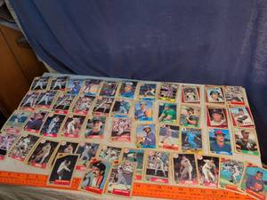 lot 317 image: Topps Baseball Trading Cards Lot 1980s Multiple Players