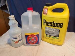 lot 332 image: Prestone Advanced Formula Winter Summer Coolant 1 Gallon 3.78L somewhere around a quarter to a third full distilled water and vinegar