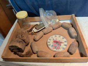 lot 336 image: Dial Thermometer Rose Design 120°F with Wooden Handles and Accessories