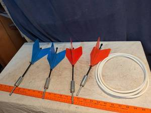 lot 391 image: Flamkillo 4 Archery Arrows with Tubing and Accessories