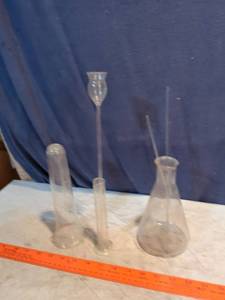 lot 393 image: Laboratory Glass Flask Set with Glass Pipettes 4 Pieces