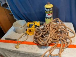 lot 395 image: BernzOmatic MAPP Gas Cylinder 16 oz. 453.6g with Tools and Rope