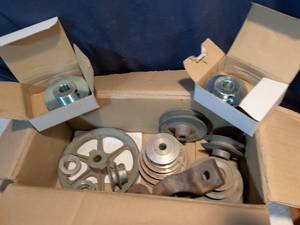 lot 404 image: Lot of Pulleys and Sheaves Mixed Industrial Hardware