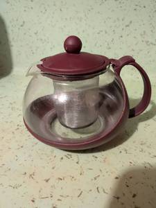 lot 502 image: Tea Infuser Teapot with Strainer Burgundy