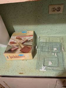 lot 516 image: Spa Indulgence Make Your Own Embossed Soap Bars Craft Kit
