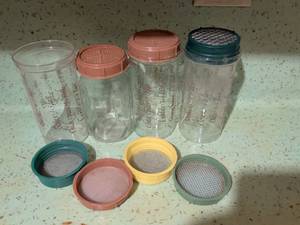 lot 525 image: 4 Glass Jars with Mesh Lids and Strainers, Multiple Colors