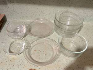 lot 530 image: Pyrex Glass Baking Dish Set 6 Pieces
