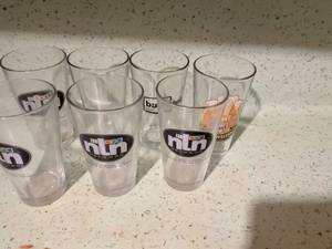 lot 532 image: Lot of 7 Mixed Promotional Pint Glasses HTN Buzztime Hefeweizen