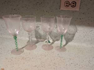 lot 542 image: 4 wine glasses
