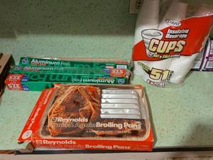 lot 544 image: Reynolds Again & Again Broiling Pans 4-Pack 9x12  Kroger Aluminum Foil  Dart Insulated Cups Lot