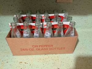lot 548 image: Dr Pepper 24 8 oz Glass Bottles No Refill