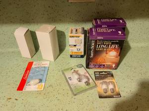 lot 558 image: Light Bulb Lot Incandescent LED Night Light 100W 20W Replacement Bulbs