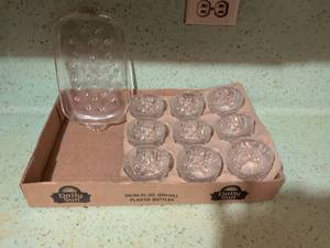 lot 561 image: Daily Sun 20 FL.OZ. 591mL Plastic Bottles with Decorative Bowls Set 24-Count