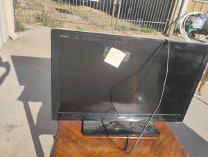 lot 3 image: Sony flat-screen TV