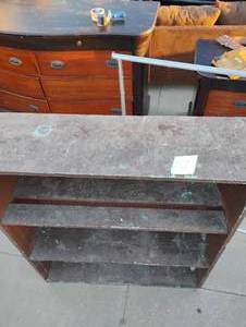 lot 21 image: Wood 3-shelf bookcase