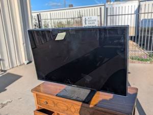 lot 04 image: Samsung flat screen TV