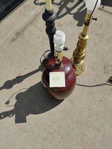 lot 47 image: 3 table lamps