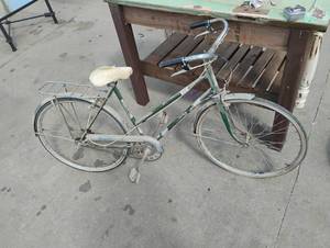 lot 53 image: 1960s Bicycle