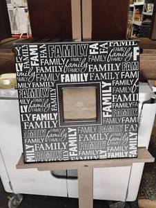 lot 63 image: Picture frame with family written all over it