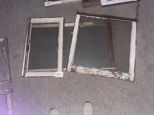 lot 101 image: A lot of very old vintage windows, various sizes