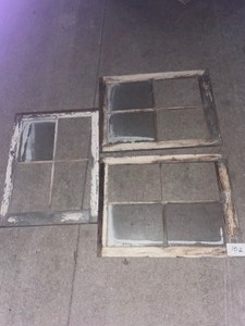 lot 102 image: A lot of very old vintage windows, various sizes with qlass