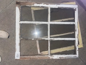 lot 103 image: A lot of old vintage windows, various sizes. One window has two missing glass panels.