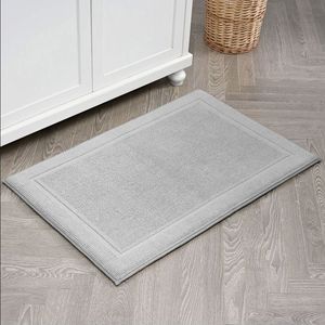 lot 21094 image: Gray Textured Bath Mat with Border - Retail $25