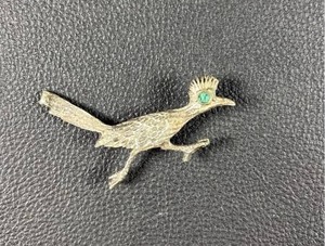 lot 22 image: Roadrunner Tie PinBrooch with Turquoise Stone Eye
