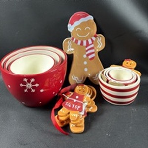 lot 38 image: Ceramic and Melamine Gingerbread Cooking Accessories