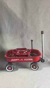 lot 52 image: Radio Flyer Wagons