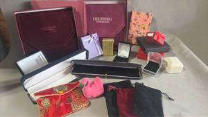 lot 62 image: Jewelry Resellers Great Boxes