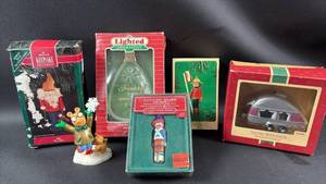 lot 86 image: Hallmark Ornament Lot