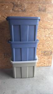 lot 109 image: (3) Rubbermaid Roughneck Totes