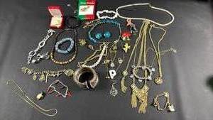 lot 135 image: Treasure Bundle Vintage and Modern Jewelry Lot